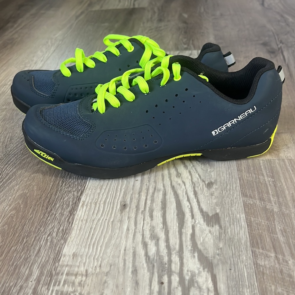 NWOT! Garneau cycling shoes